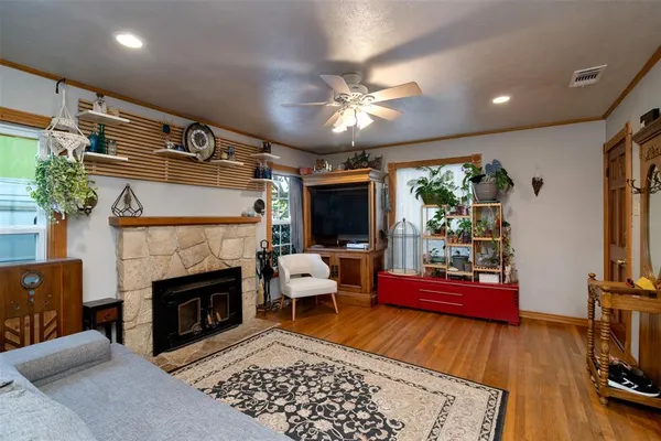 $1,950 | 415 A Marietta Street, Denton, TX 76201