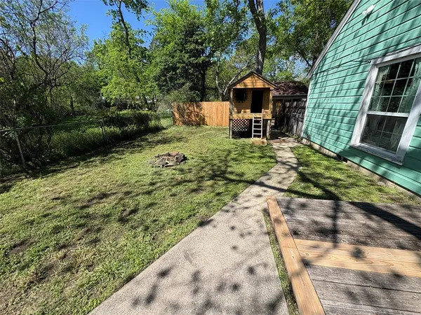 $1,950 | 415 A Marietta Street, Denton, TX 76201