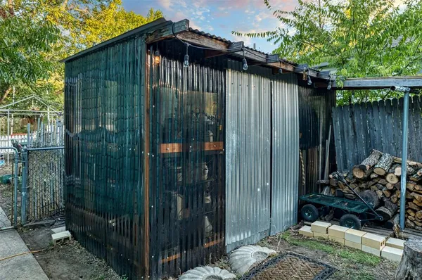 $1,950 | 415 A Marietta Street, Denton, TX 76201