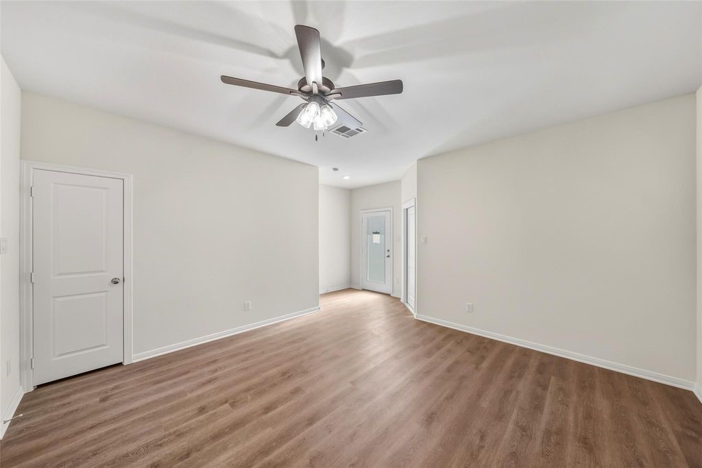 708 West Dallas Street Conroe, TX 77301 - Photo 10 of 19 Image showcases finishes and condition. Floor plan may vary.