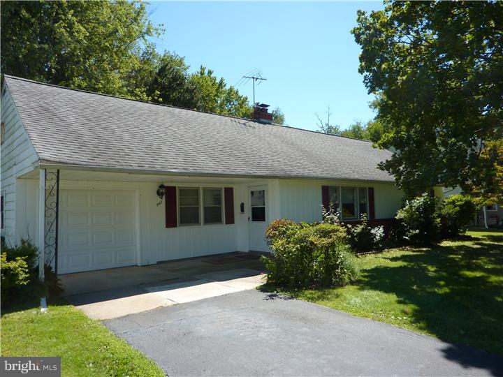 547 Cushmore Road Southampton, PA 18966 - Photo 2 of 18 Front Yard