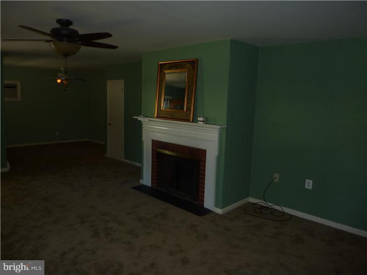 547 Cushmore Road Southampton, PA 18966 - Photo 5 of 18 Living Room