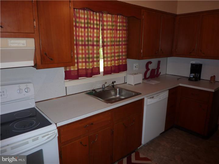 547 Cushmore Road Southampton, PA 18966 - Photo 8 of 18 Kitchen