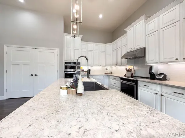 $629,900 | 1810 Gardina Drive, Festus, MO 63028