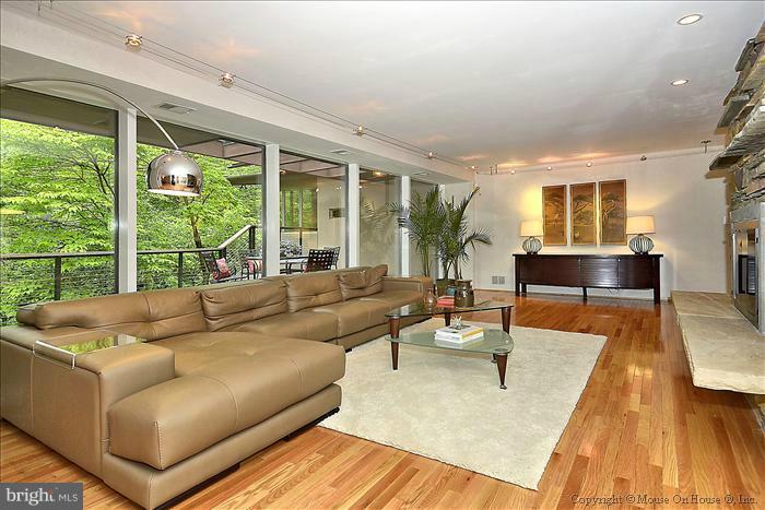 2719 Daniel Road Chevy Chase, MD 20815 - Photo 13 of 21 Living Room