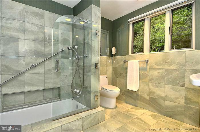 2719 Daniel Road Chevy Chase, MD 20815 - Photo 6 of 21 Bath