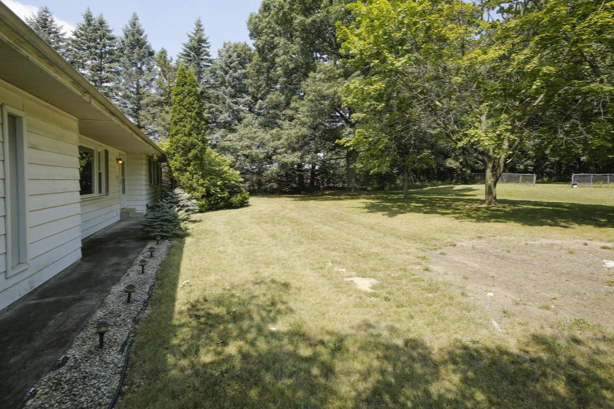 901 Bates Avenue Three Rivers, MI 49093 - Photo 24 of 27 901 bates ave-124