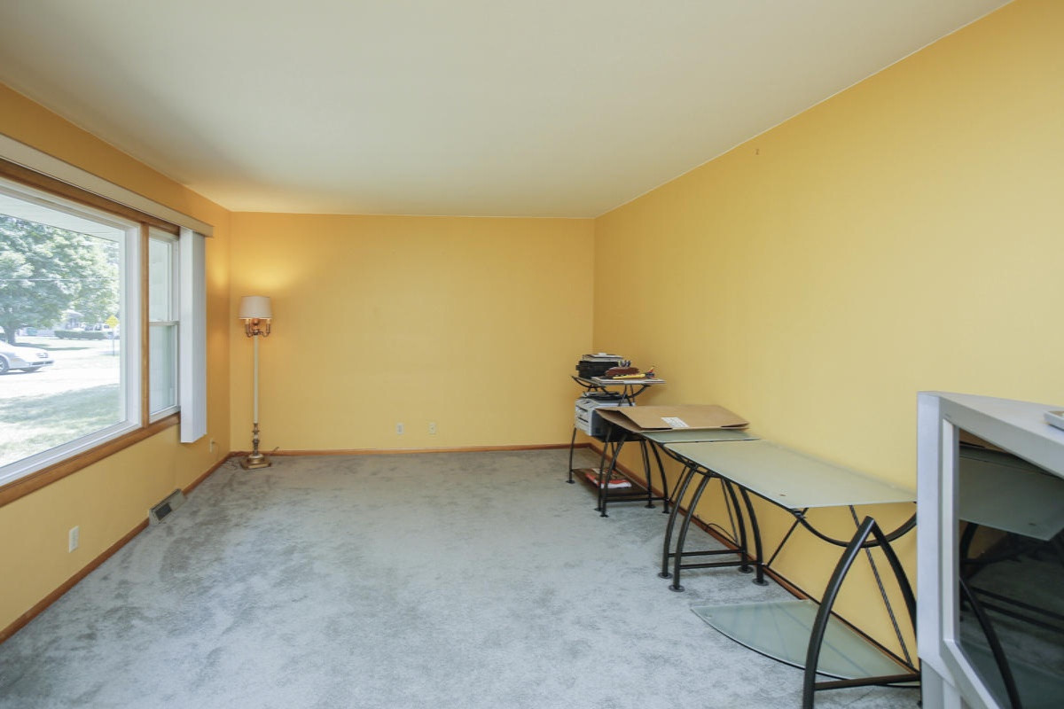 901 Bates Avenue Three Rivers, MI 49093 - Photo 4 of 27 901 bates ave-104