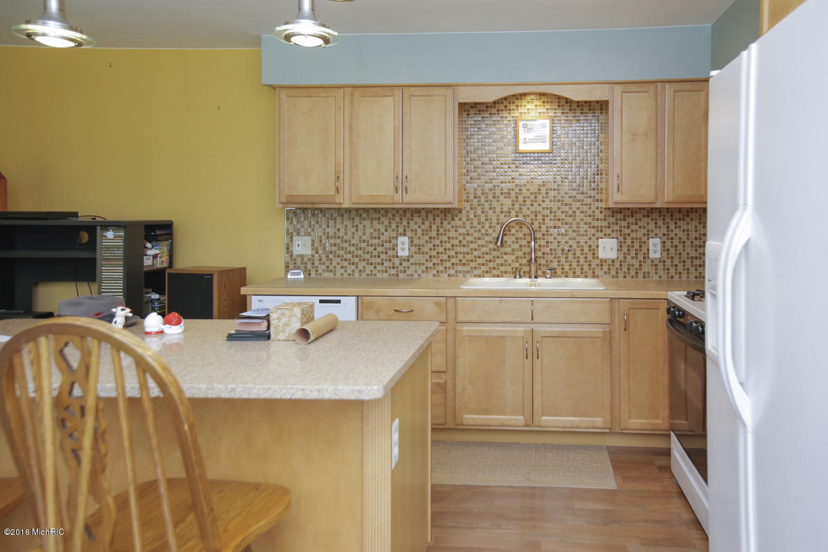 901 Bates Avenue Three Rivers, MI 49093 - Photo 7 of 27 901 bates ave-107