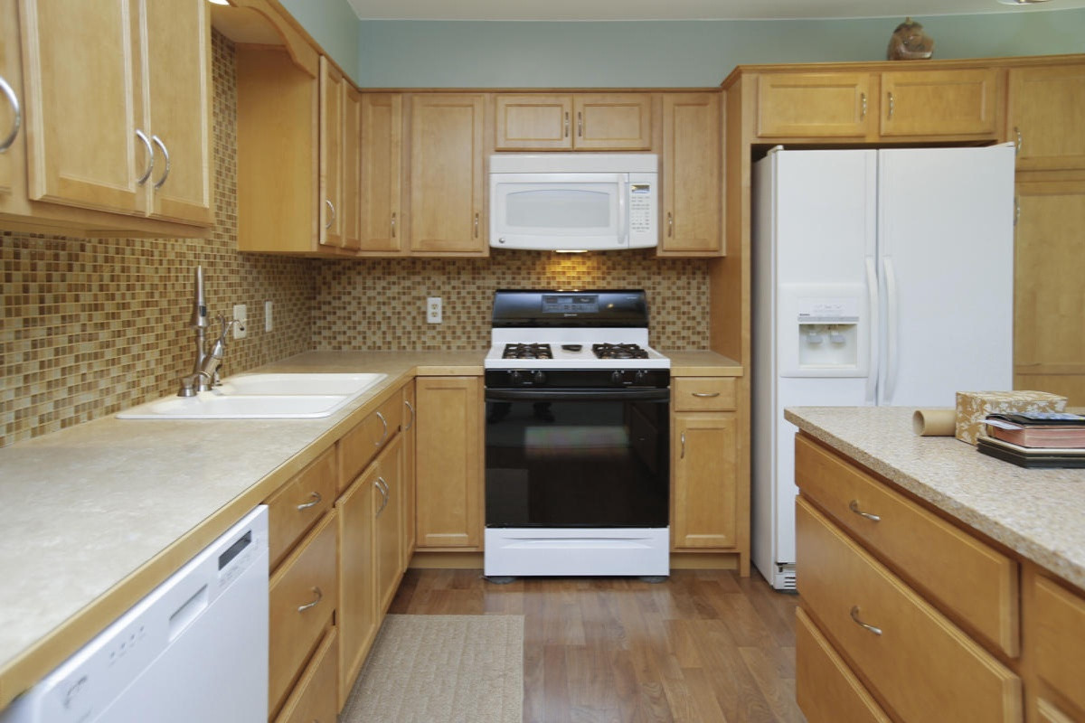 901 Bates Avenue Three Rivers, MI 49093 - Photo 8 of 27 901 bates ave-108
