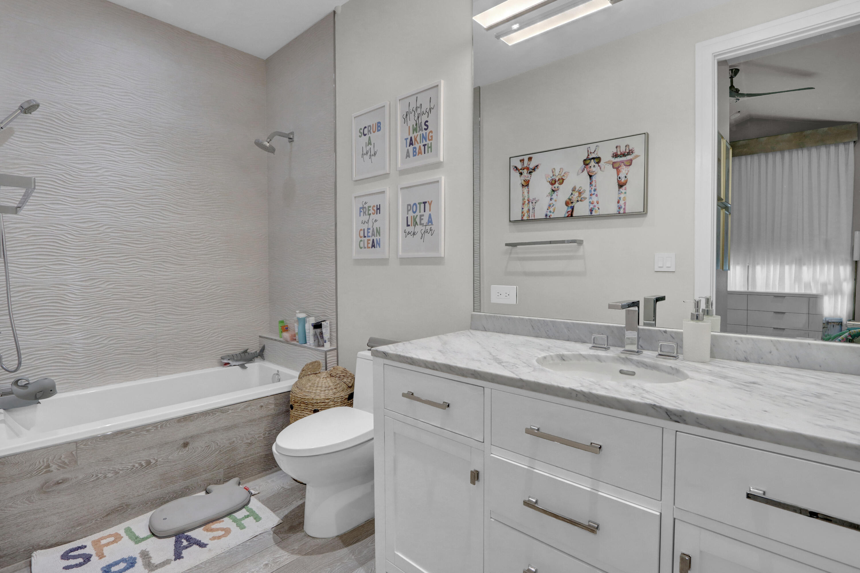 5789 Hamilton Way Boca Raton, FL 33496 - Photo 21 of 44 Bathroom 2