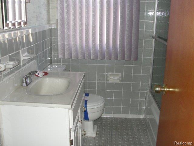 6553 Miller Road Dearborn, MI 48126 - Photo 9 of 13 DSC07080