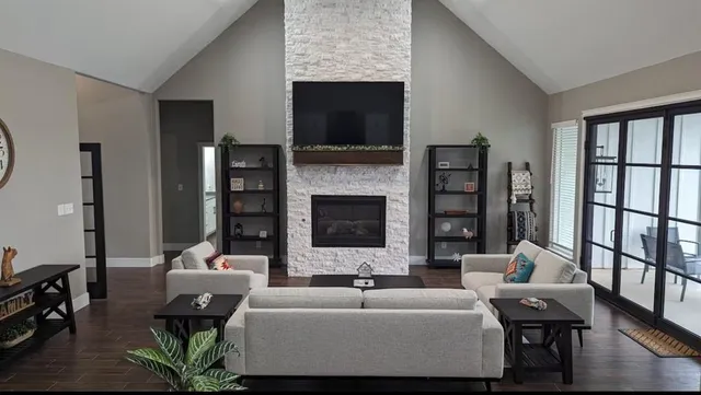 $1,100,000 | 886 County Road 3341, Paradise, TX 76073