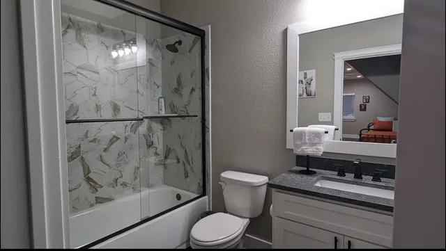 $1,100,000 | 886 County Road 3341, Paradise, TX 76073