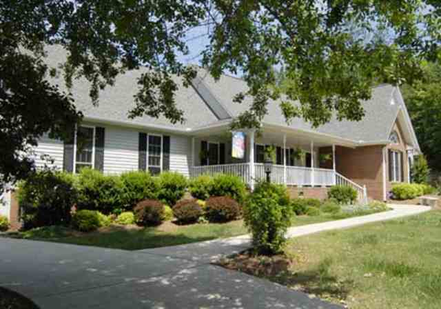 40 Lakeview Road Fountain Inn, SC 29644 - Photo 2 of 15