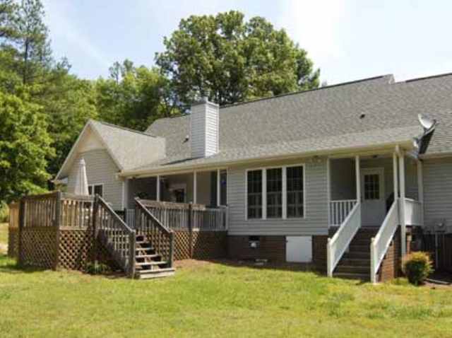 40 Lakeview Road Fountain Inn, SC 29644 - Photo 3 of 15