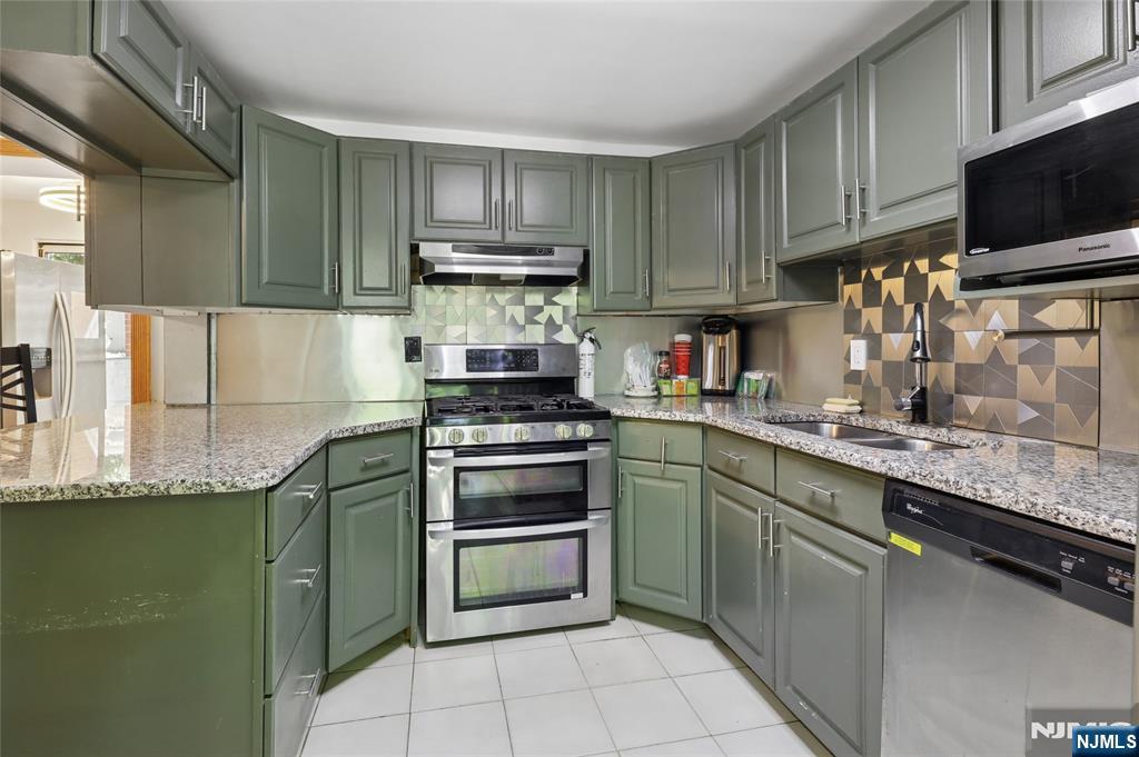 796 Old New Bridge Road Teaneck, NJ 07666 - Photo 13 of 38