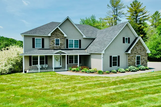 $759,000 | 8 Clark Circle, Hampden, ME 04444