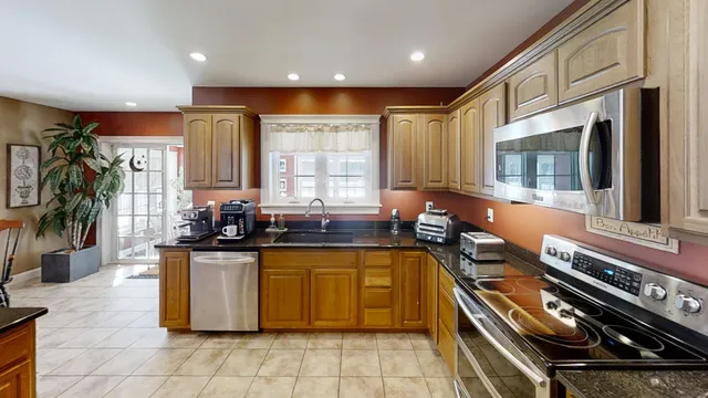 $759,000 | 8 Clark Circle, Hampden, ME 04444