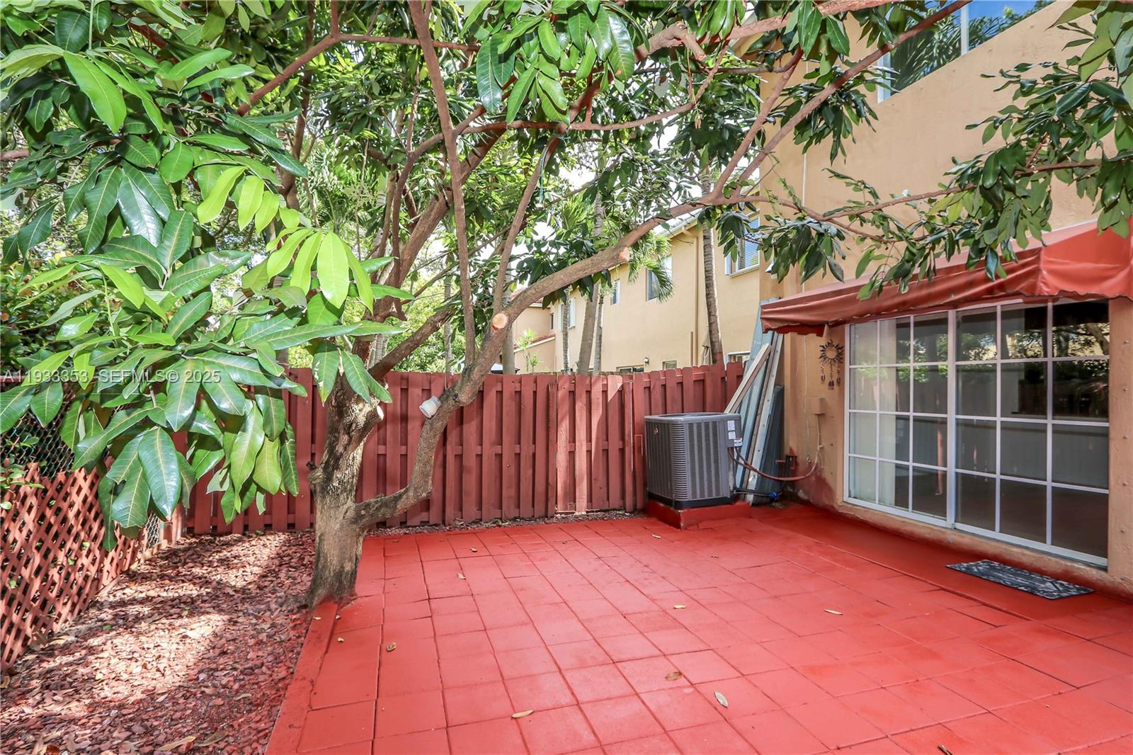 846 Southwest 148th Place Miami, FL 33194 - Photo 15 of 32 a view of backyard with a large tree