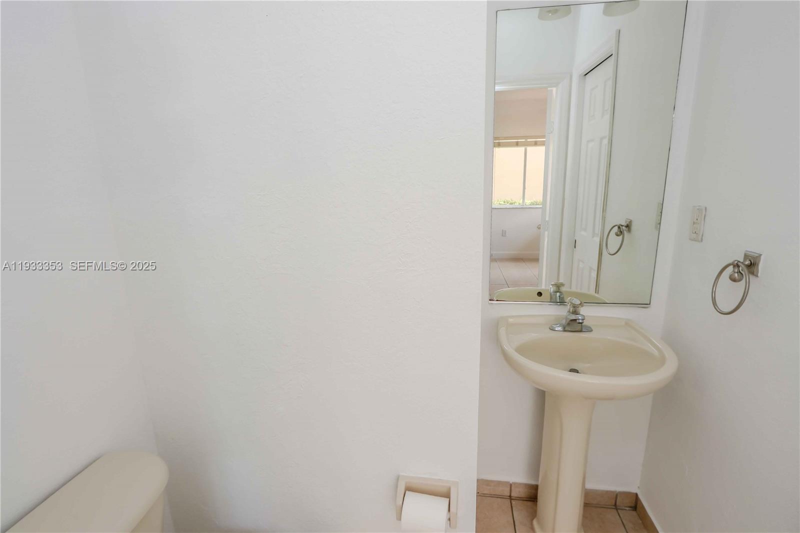 846 Southwest 148th Place Miami, FL 33194 - Photo 16 of 32 a bathroom with a sink and mirror