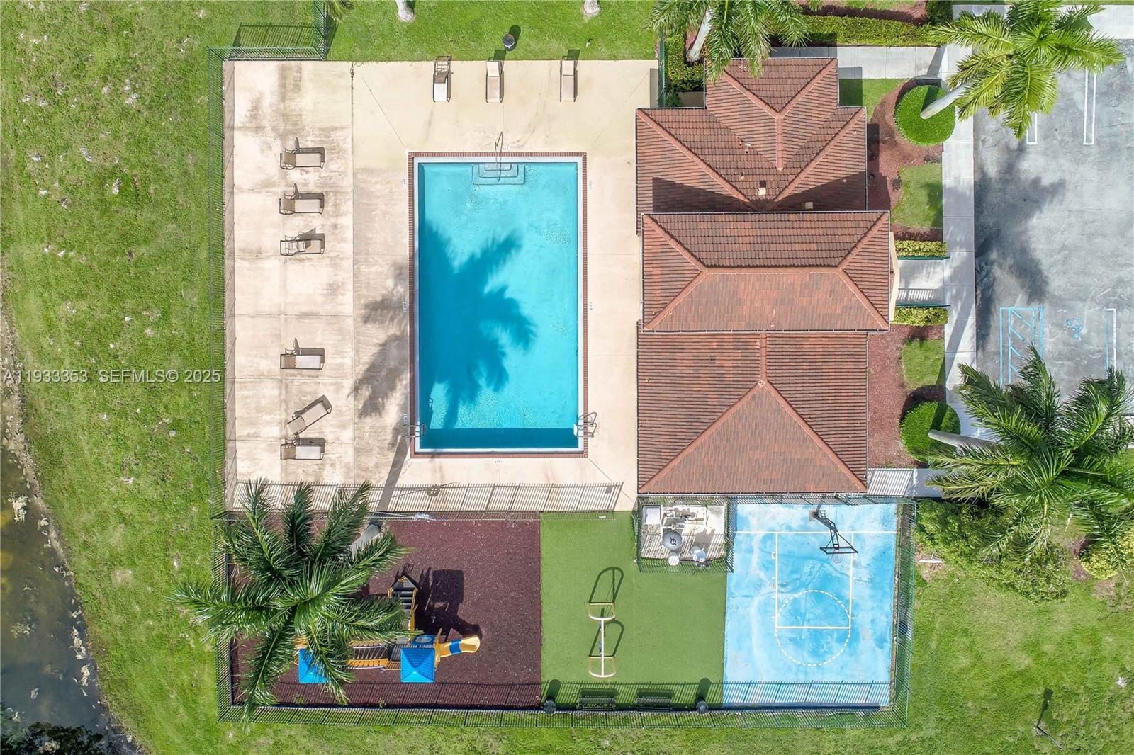 846 Southwest 148th Place Miami, FL 33194 - Photo 2 of 32