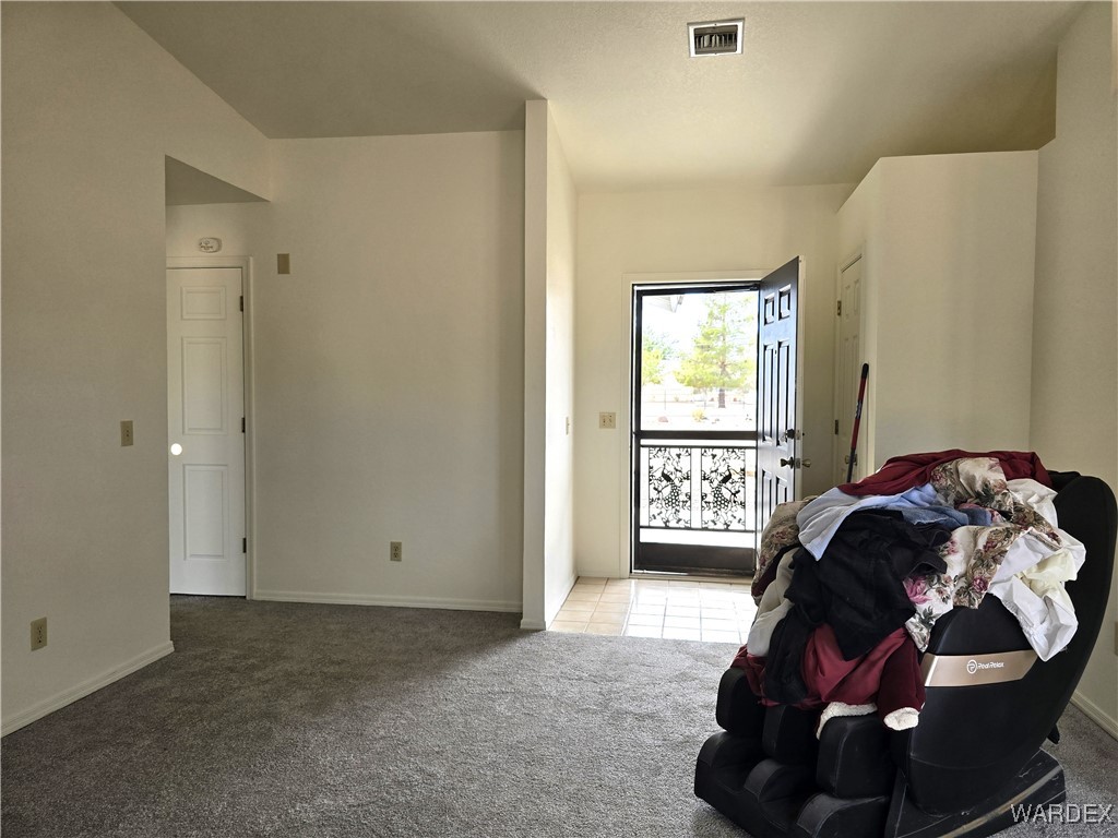 508 South Santa Cruz Road Golden Valley, AZ 86413 - Photo 17 of 76 Living Room