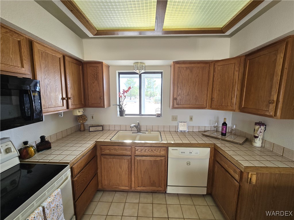 508 South Santa Cruz Road Golden Valley, AZ 86413 - Photo 38 of 76 Kitchen