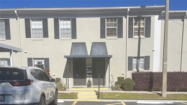 $124,900 | 689 North Lake Howard Drive, Unit 1E, Winter Haven, FL 33880