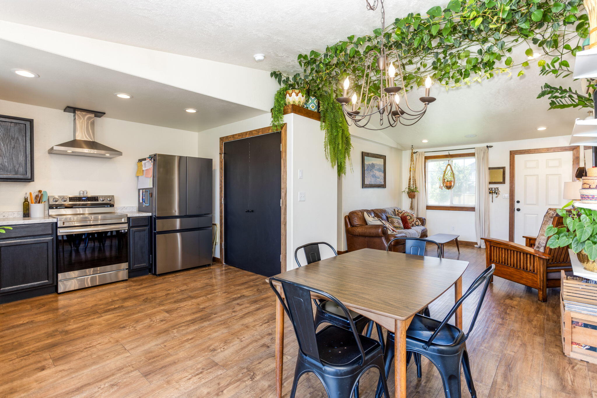 1736 Southwest 35th Street Redmond, OR 97756 - Photo 9 of 31 Kitchen