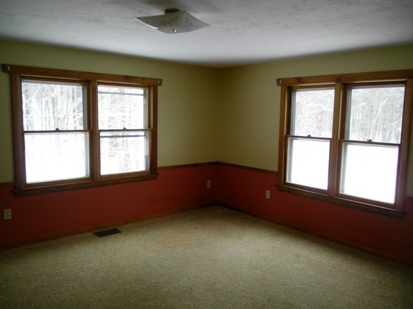 160 Draper Road East Brookfield, MA 01515 - Photo 10 of 19 an empty room with a window