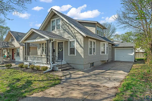 $168,500 | 2204 Southwest Kenilworth Court, Topeka, KS 66606