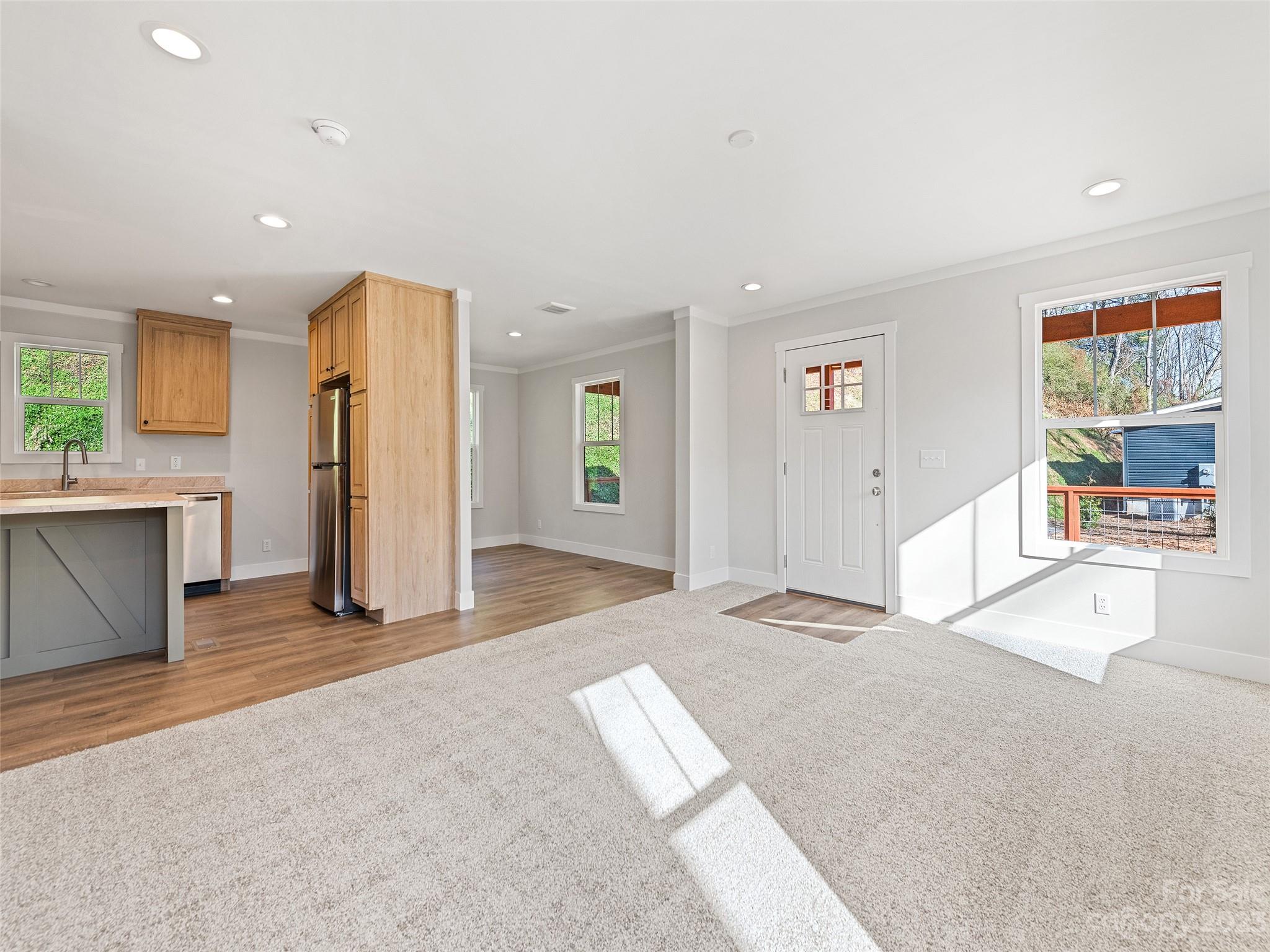 154 Brookside Street Clyde, NC 28721 - Photo 4 of 24 Gallery Image 4