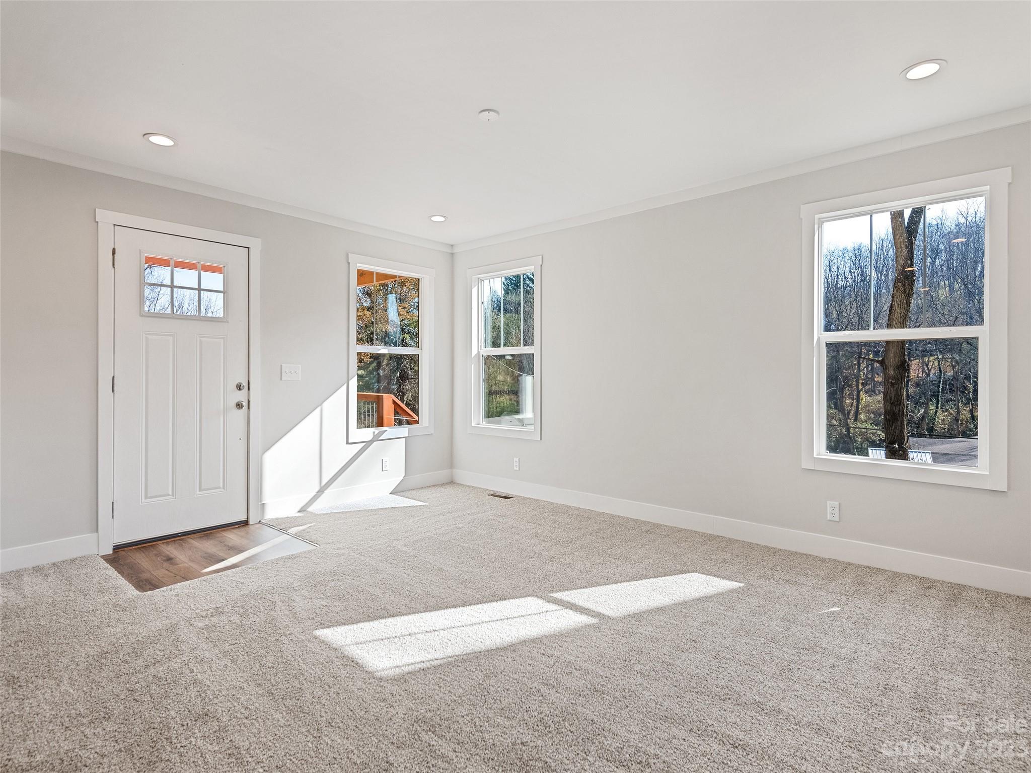 154 Brookside Street Clyde, NC 28721 - Photo 5 of 24 Gallery Image 5