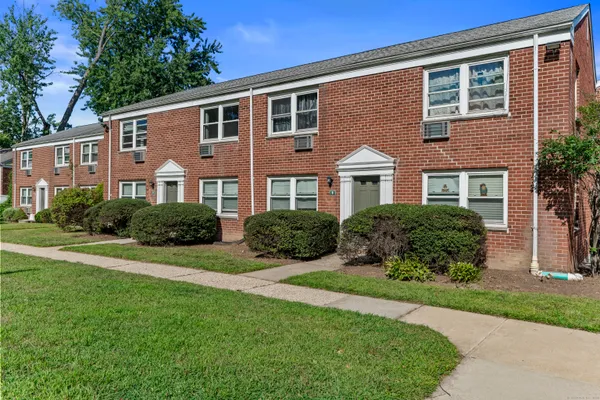 $2,595 | 14 Hamilton Court, Unit A, Stamford, CT 06902
