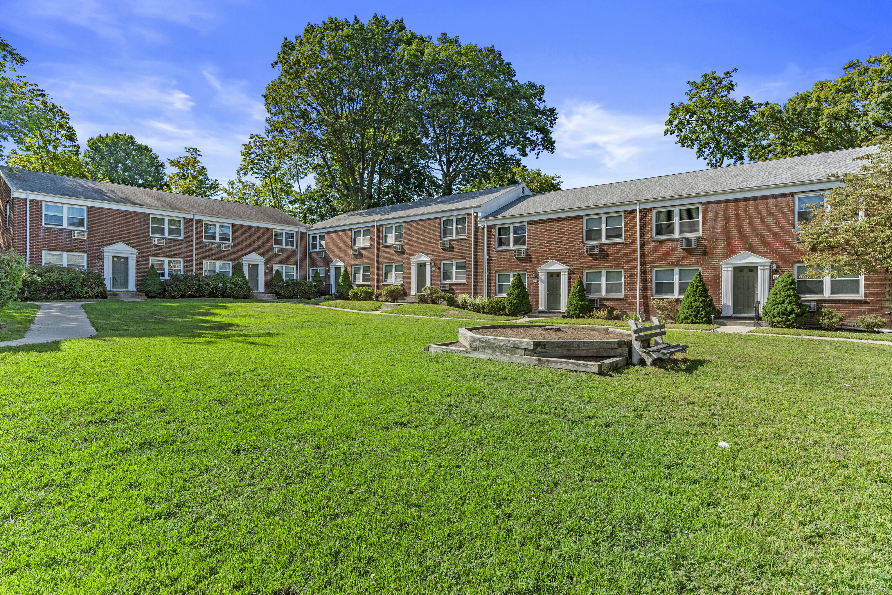 14 Hamilton Court, Unit A Stamford, CT 06902 - Photo 22 of 37