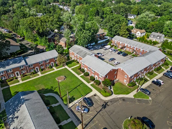 $2,595 | 14 Hamilton Court, Unit A, Stamford, CT 06902