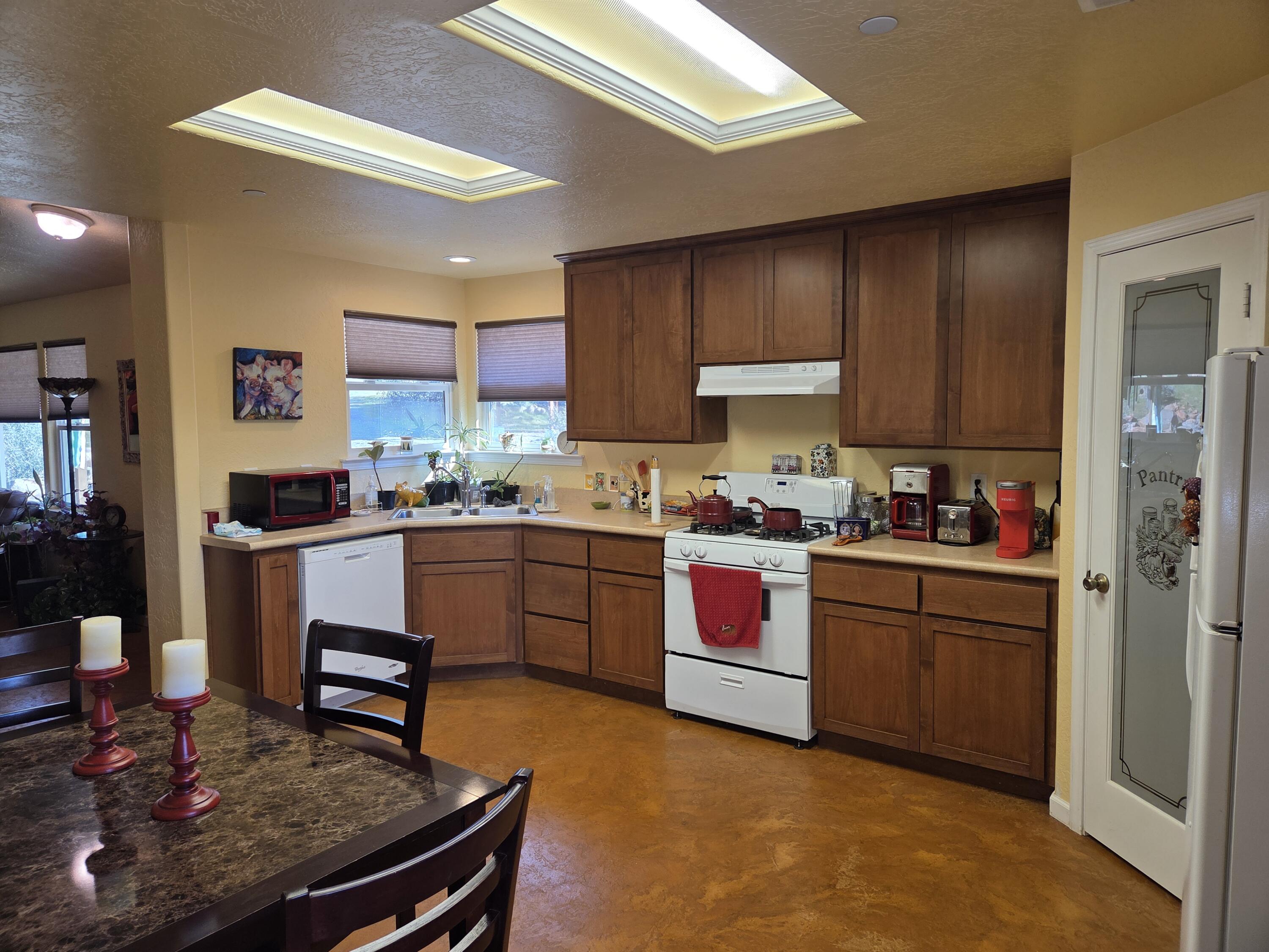 6612 Black Butte Road Shingletown, CA 96088 - Photo 7 of 35 KITCHEN