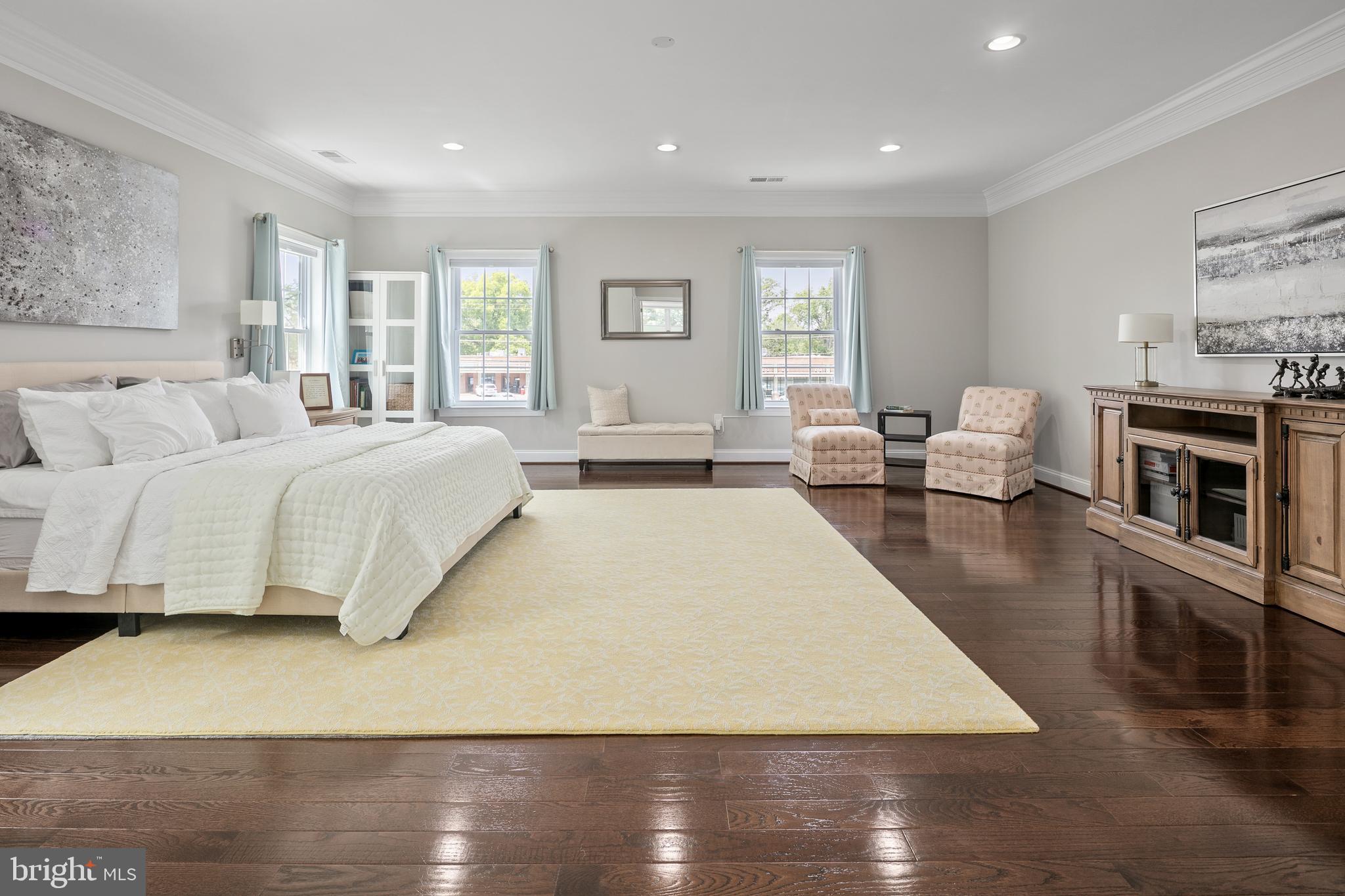 7911 Fort Hunt Road Alexandria, VA 22308 - Photo 11 of 71 Primary bedroom or retreat? Spacious, quiet, sunny
