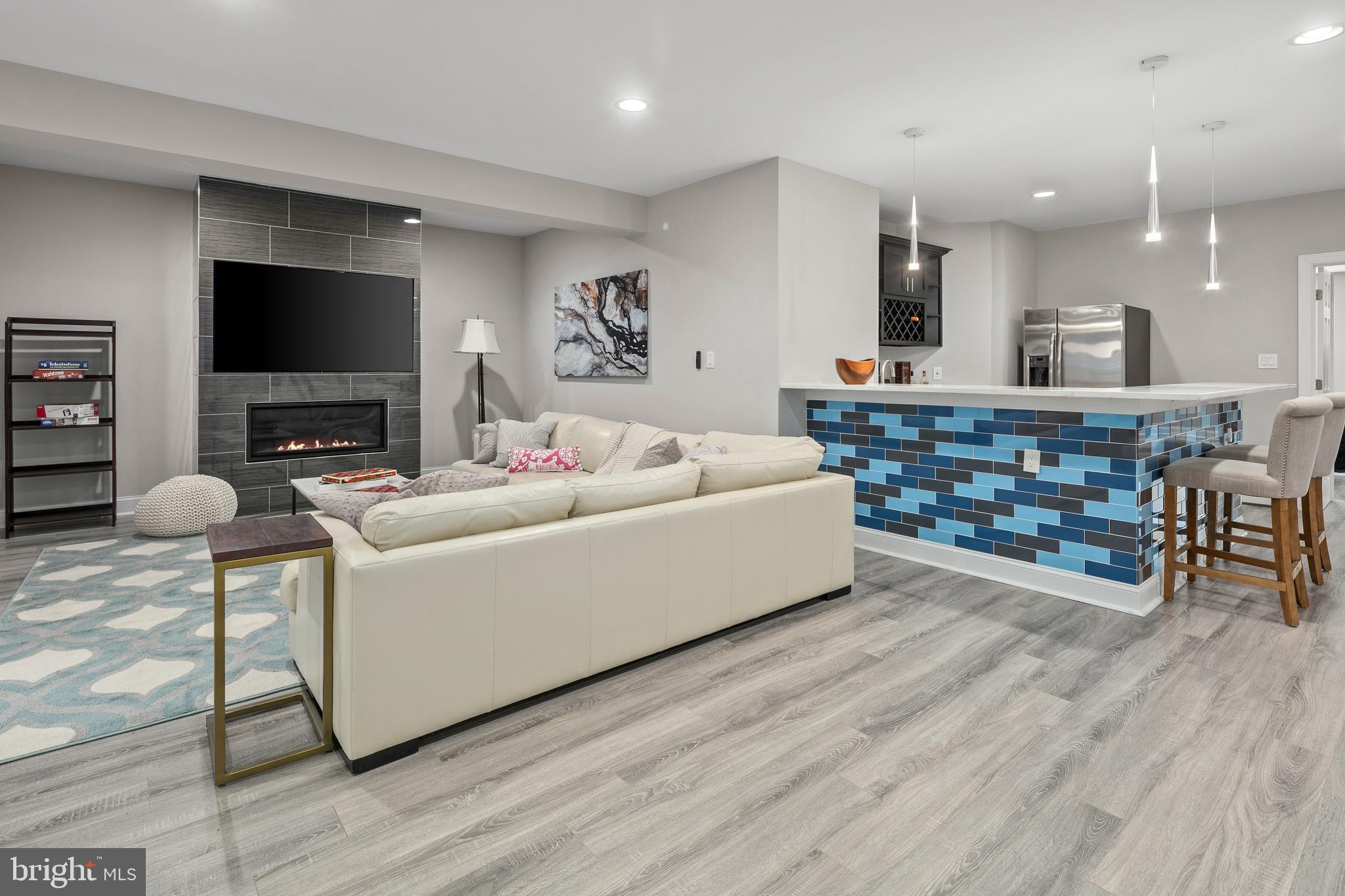 7911 Fort Hunt Road Alexandria, VA 22308 - Photo 12 of 71 LL entertaining bar, fireplace, LVP floors, space!