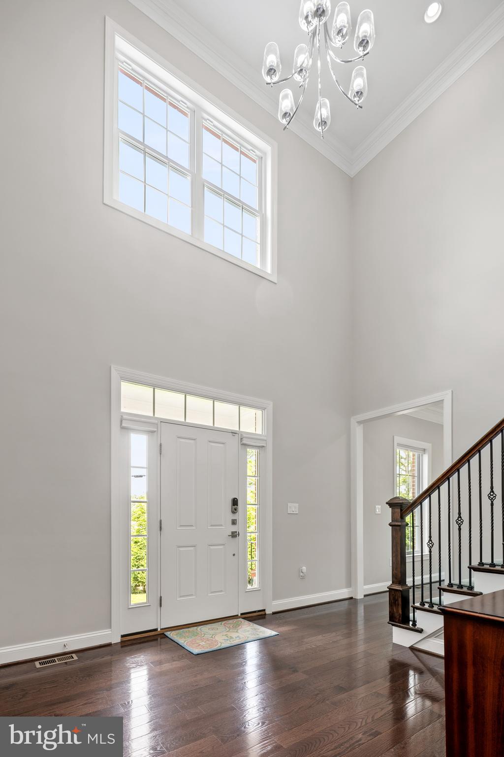 7911 Fort Hunt Road Alexandria, VA 22308 - Photo 13 of 71 Stunning chandelier in foyer