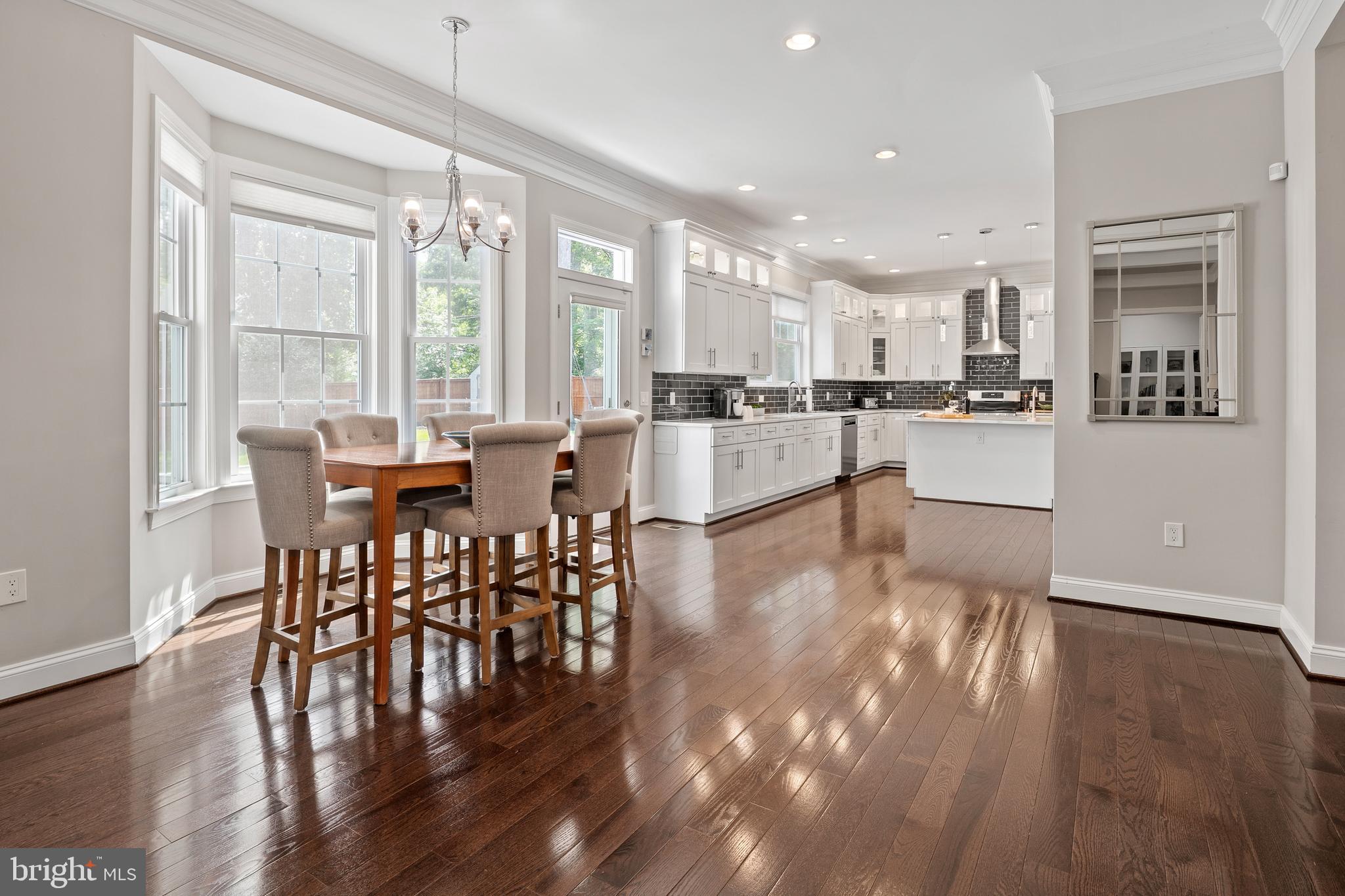 7911 Fort Hunt Road Alexandria, VA 22308 - Photo 22 of 71 Bay window for cozy breakfast area, superb kitchen