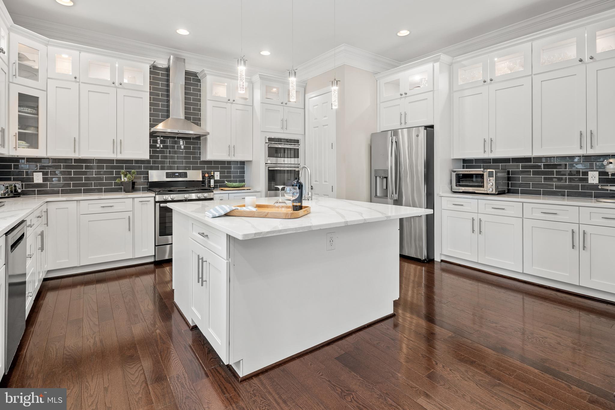 7911 Fort Hunt Road Alexandria, VA 22308 - Photo 26 of 71 Huge island w/prep sink, work & storage space.