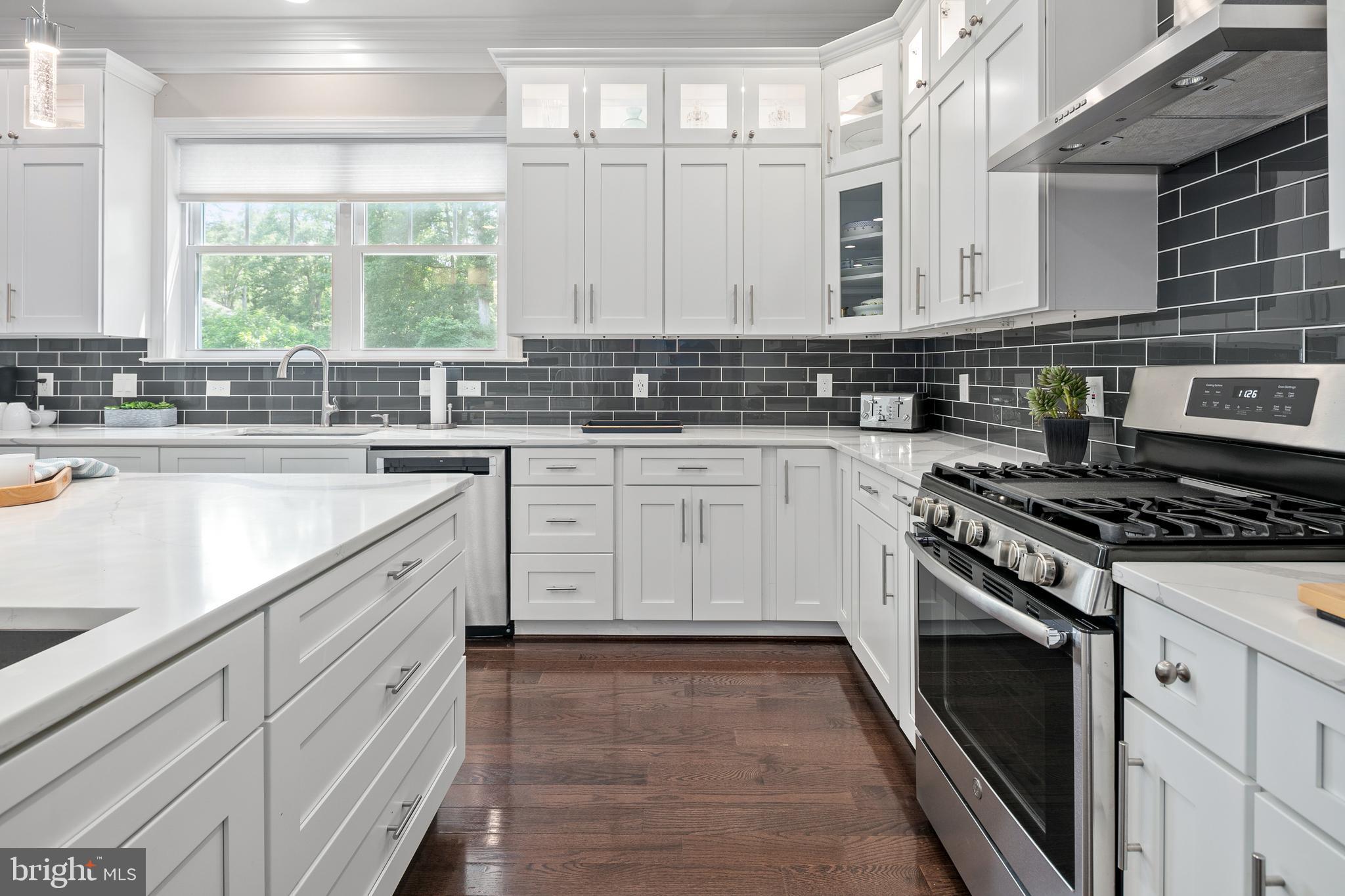 7911 Fort Hunt Road Alexandria, VA 22308 - Photo 27 of 71 Stunning gray tile/white grout contrasts w/counter