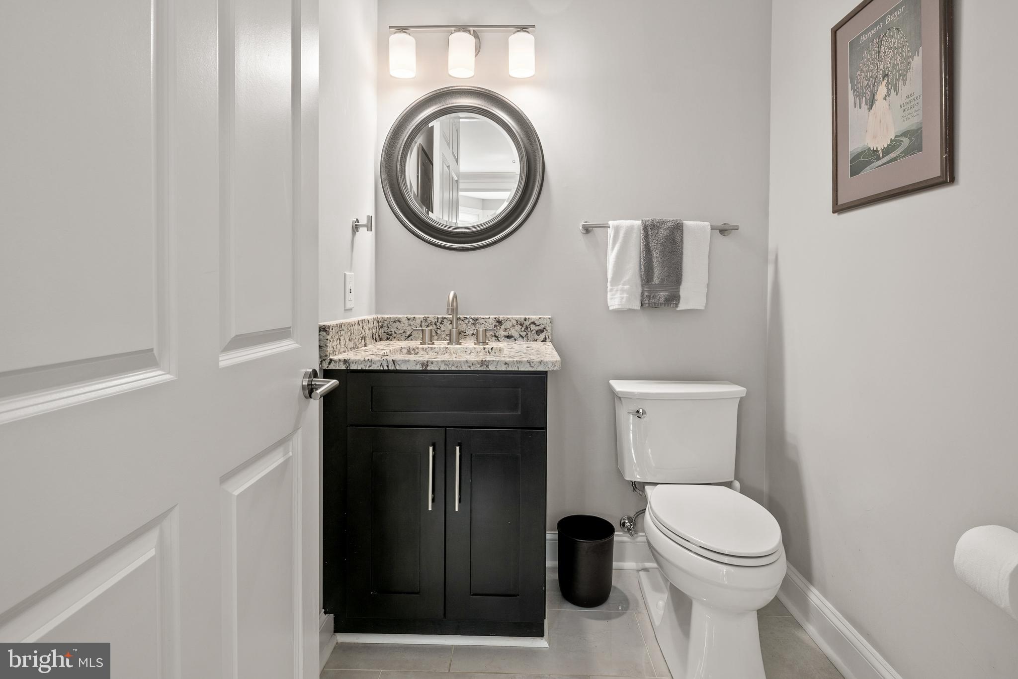 7911 Fort Hunt Road Alexandria, VA 22308 - Photo 29 of 71 Convenient main level Powder Room off kitchen