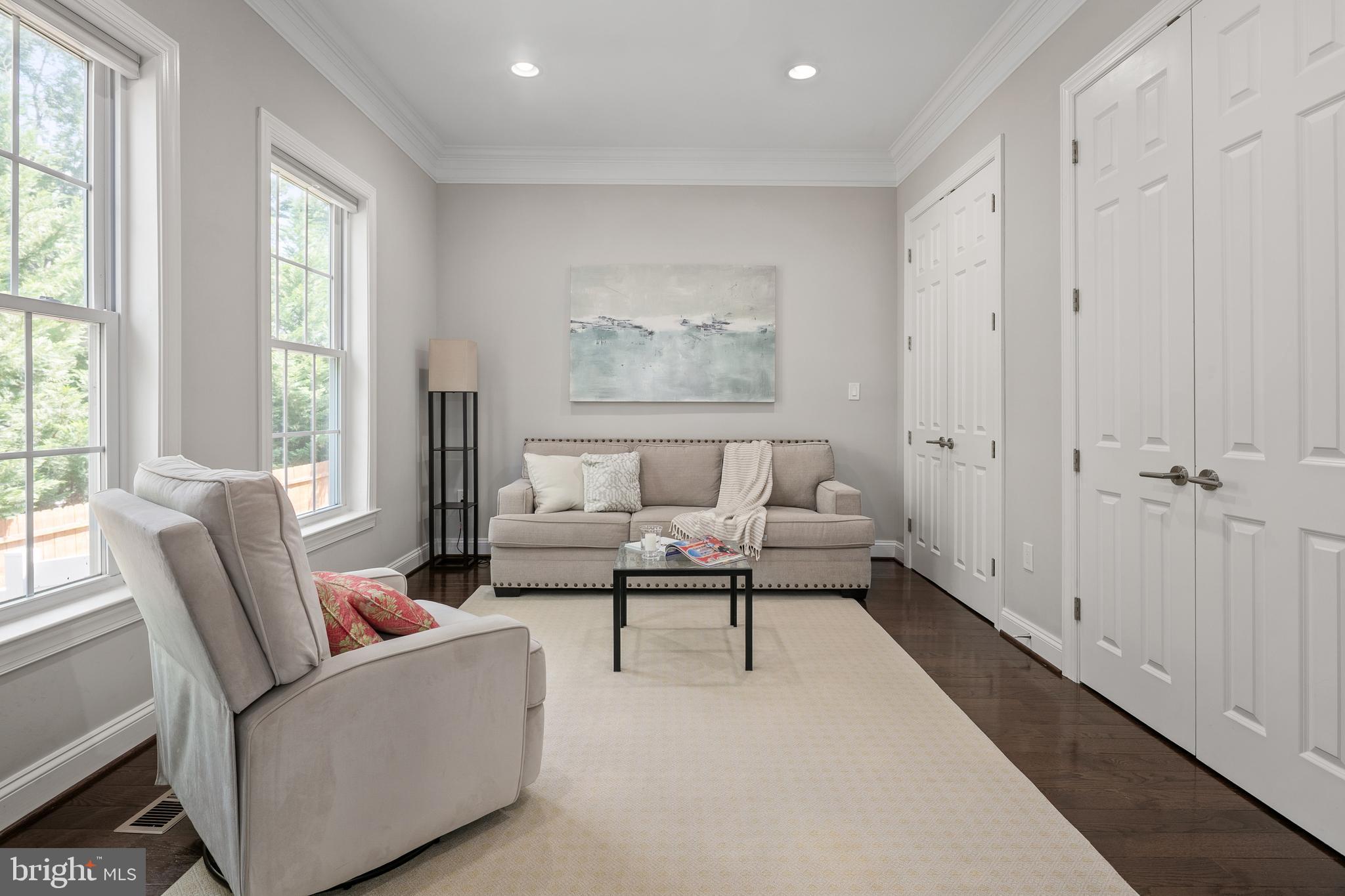 7911 Fort Hunt Road Alexandria, VA 22308 - Photo 31 of 71 Main level versatile BR/BA, closets, hardwoods