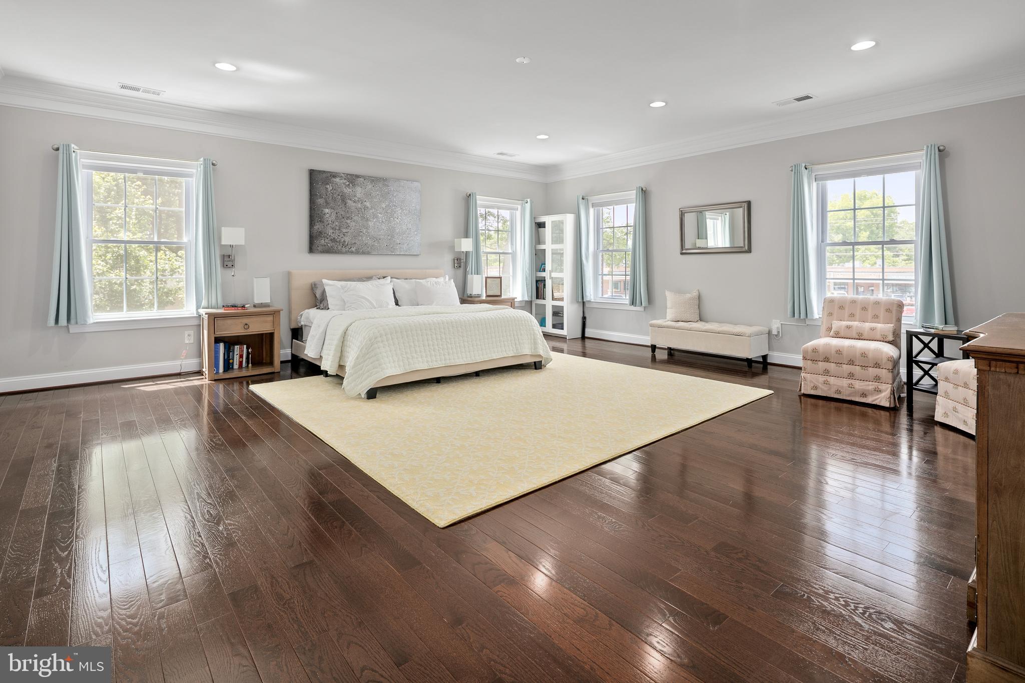 7911 Fort Hunt Road Alexandria, VA 22308 - Photo 38 of 71 Sun-filled & spacious primary bedroom