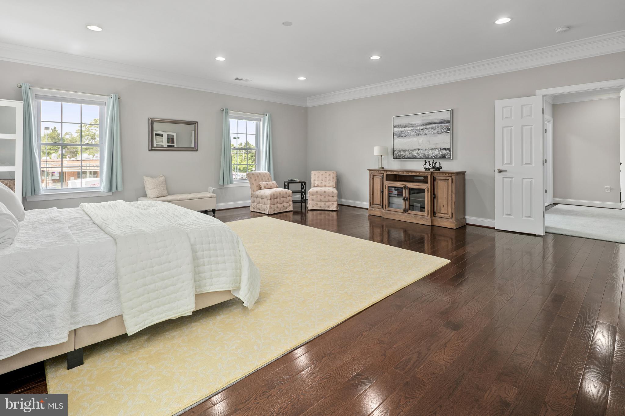 7911 Fort Hunt Road Alexandria, VA 22308 - Photo 40 of 71 Beautiful hardwood floors, recessed lighting
