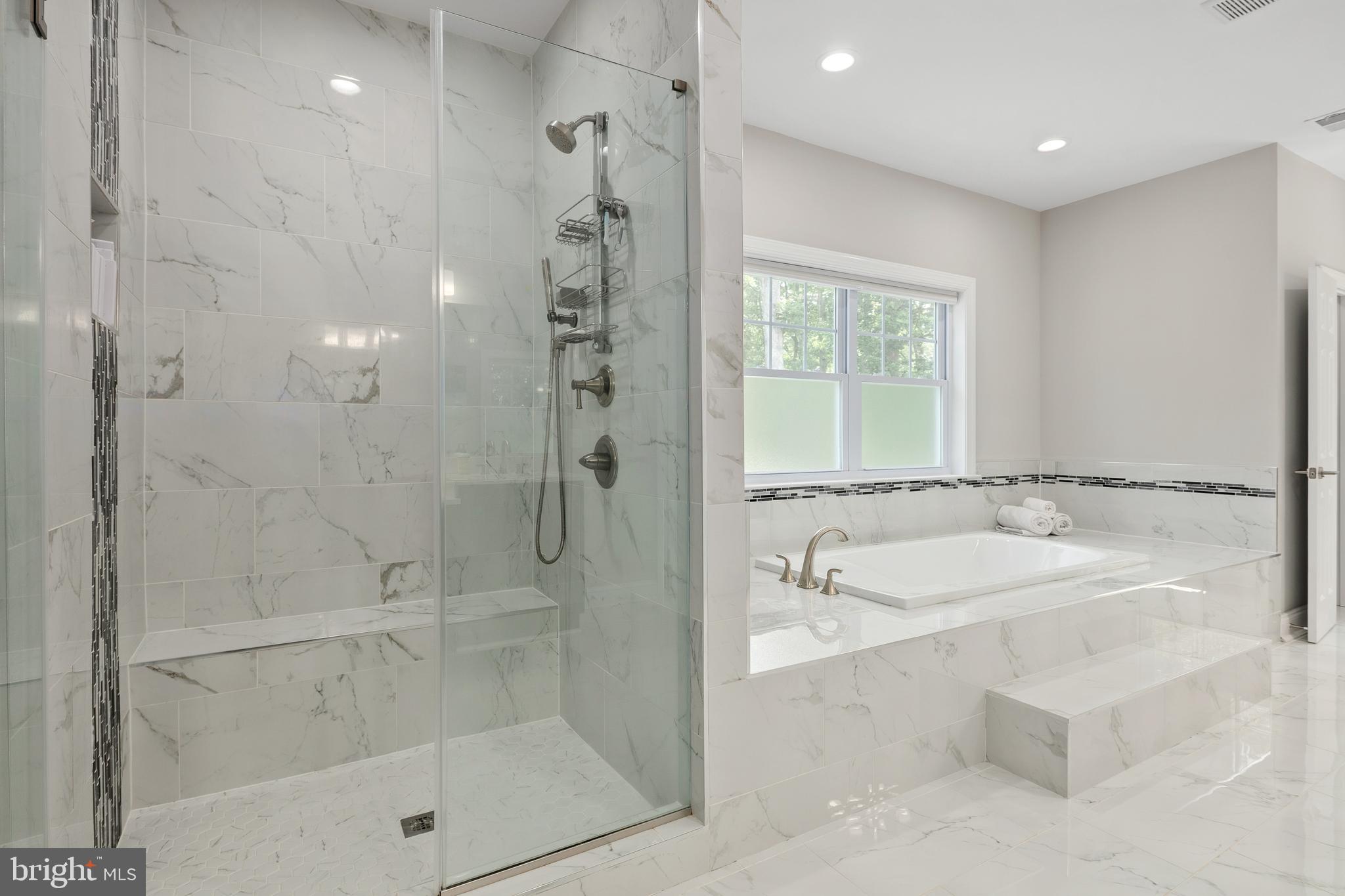 7911 Fort Hunt Road Alexandria, VA 22308 - Photo 44 of 71 Separate shower and soaking tub