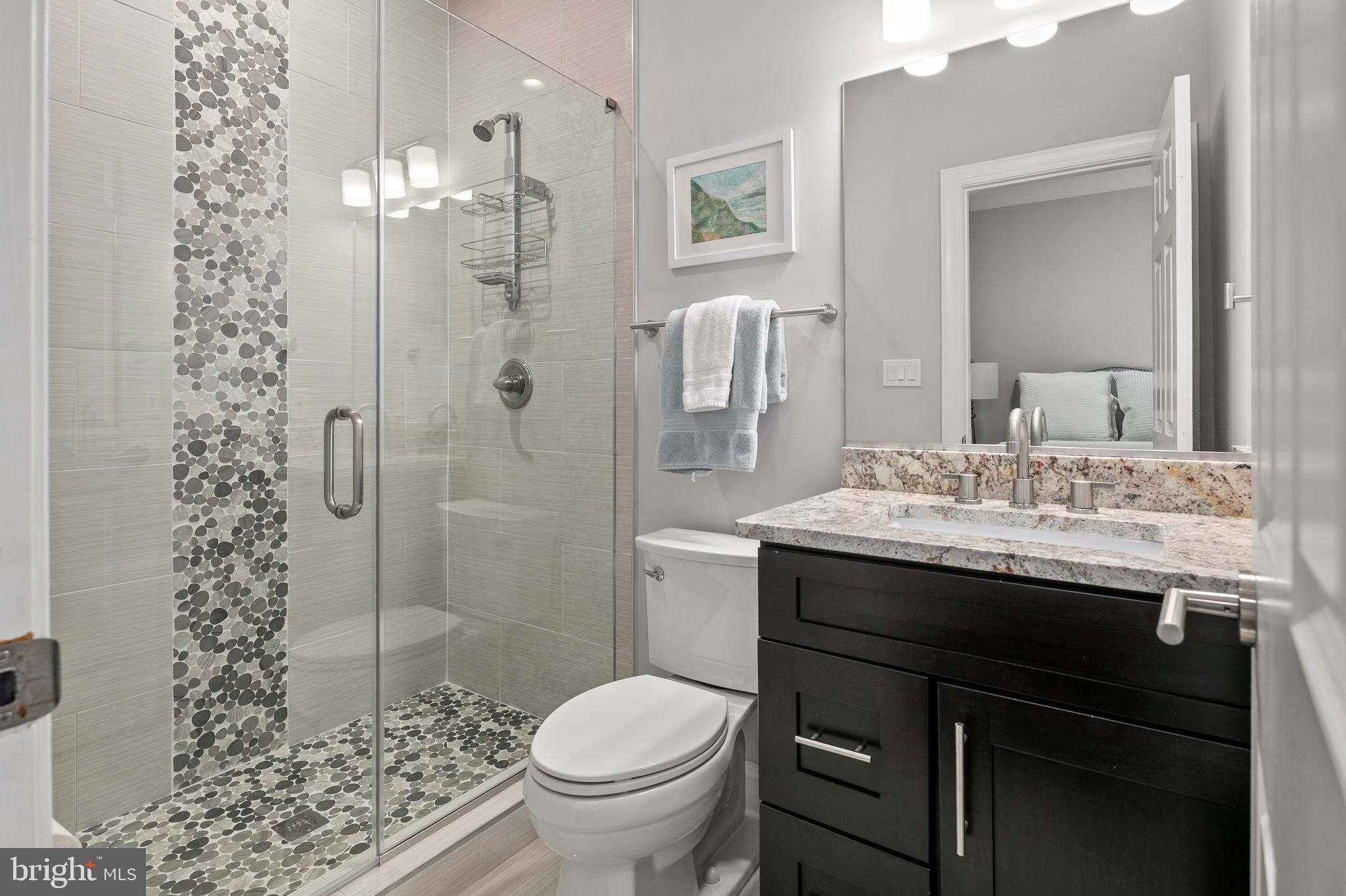 7911 Fort Hunt Road Alexandria, VA 22308 - Photo 46 of 71 En suite full bath 2